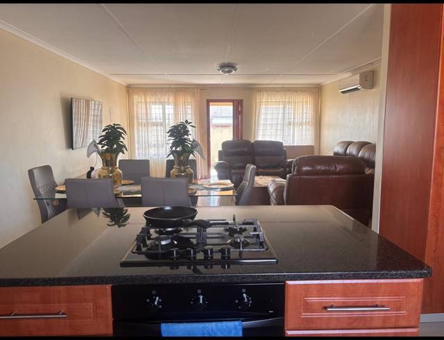 3 BEDROOM TOWNHOUSE FOR SALE IN ZSM INDUSTRIAL